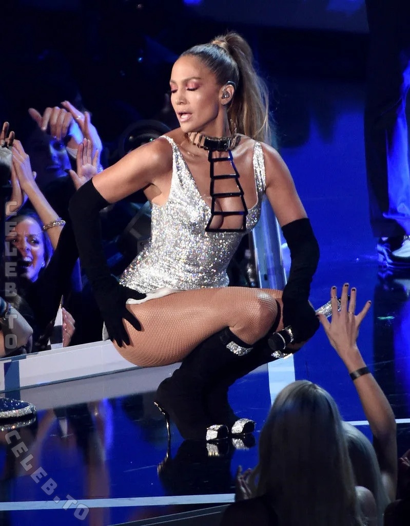 Jennifer Lopez nude photo 14