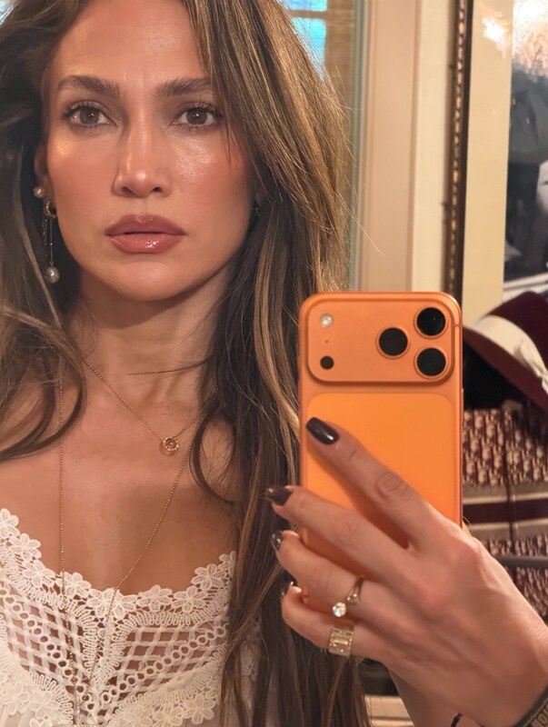 Jennifer Lopez nude photo 1
