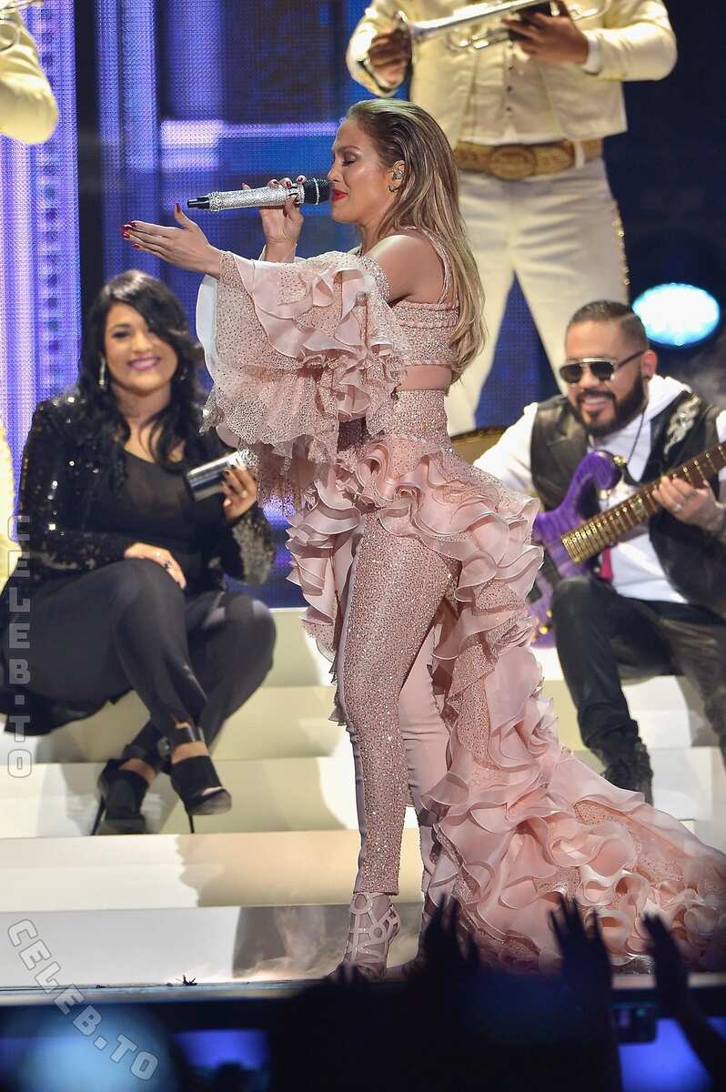 Jennifer Lopez nude photo 6