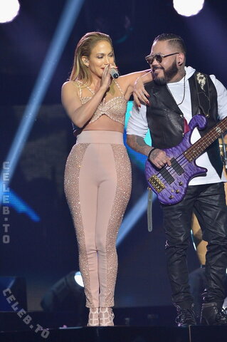 Jennifer Lopez nude photo 43
