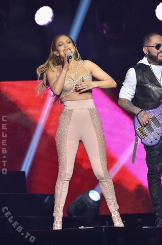 Jennifer Lopez nude photo 38