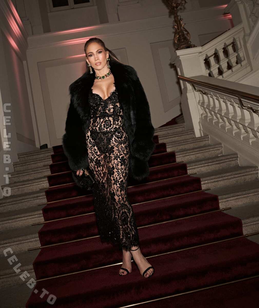 Jennifer Lopez nude photo 7