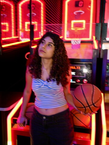 Jenny Hoyos photo 2