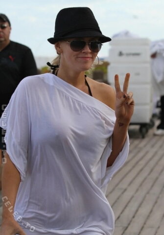 Jenny McCarthy nude photo 8