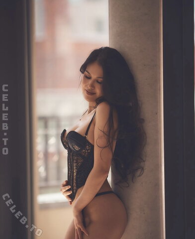 Jenny Pham Sexy (2 photos)