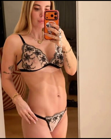 Jesica Cirio Sexy (2 photos)