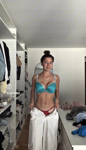Jesina Amweg – Get ready with me (unfortunately no nipple flash the sticker is on in time)