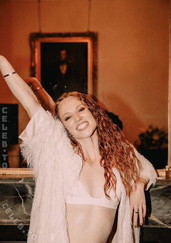 Jess Glynne nude photo 4