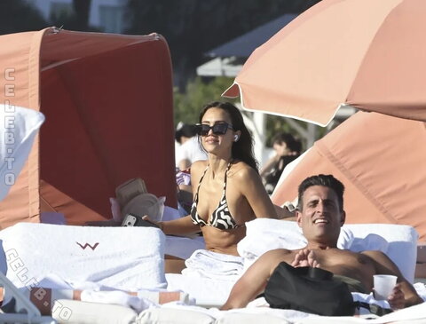 Jessica Alba nude photo 6