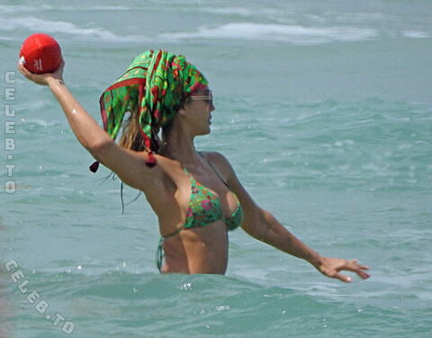 Jessica Alba nude photo 11