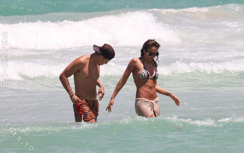 Jessica Alba photo 1