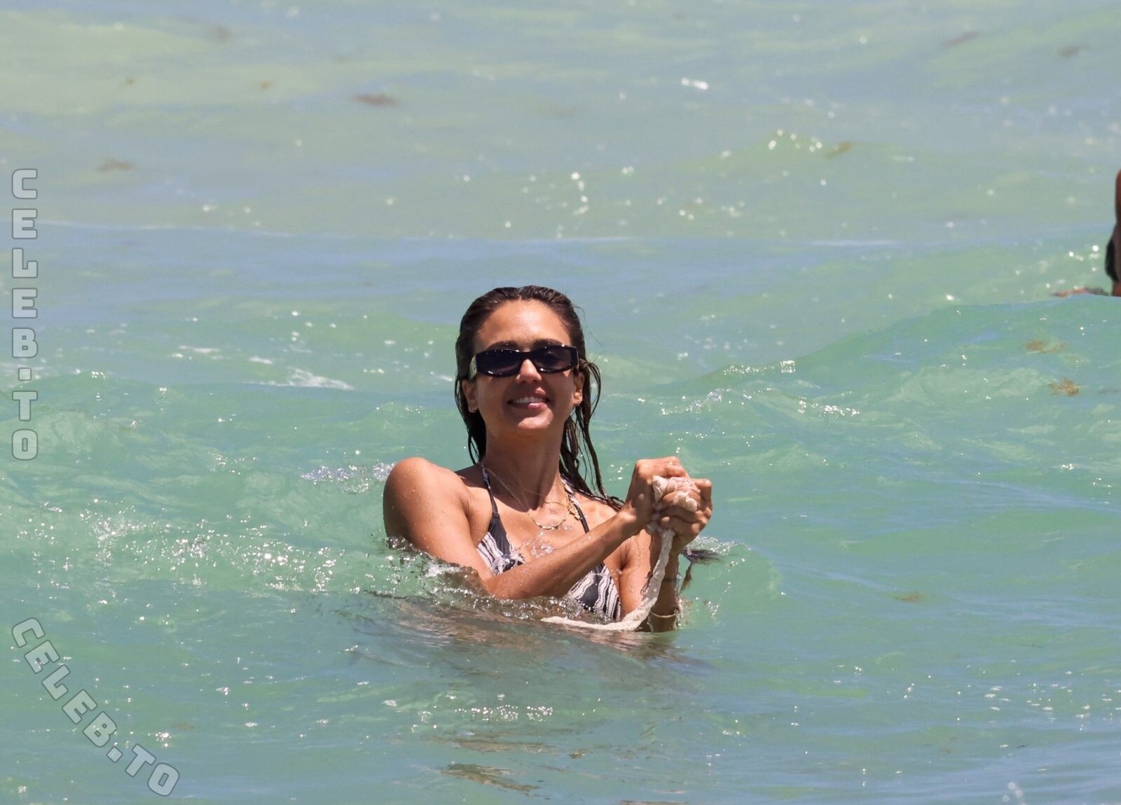 Jessica Alba nude photo 19