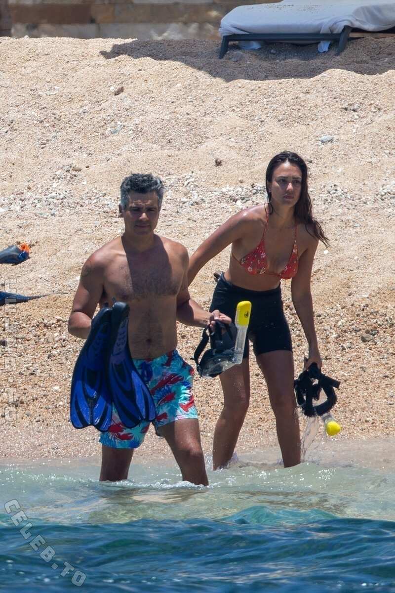 Jessica Alba nude photo 7