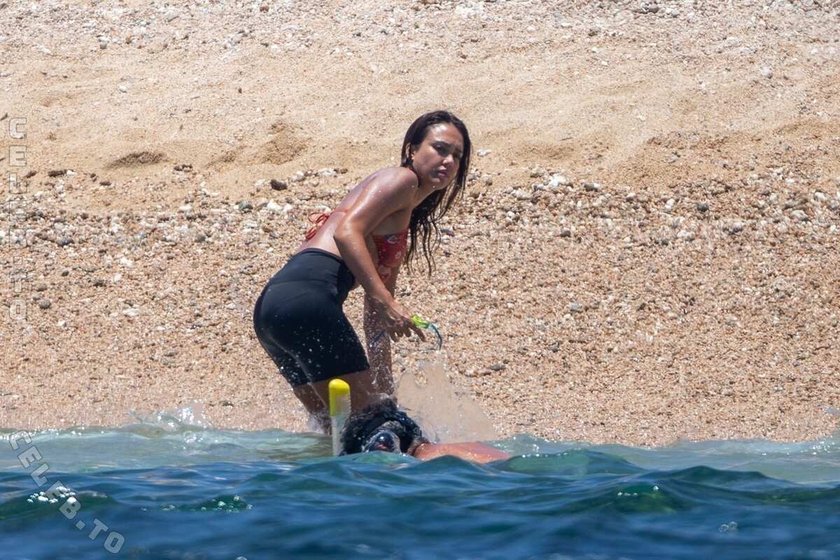 Jessica Alba nude photo 9