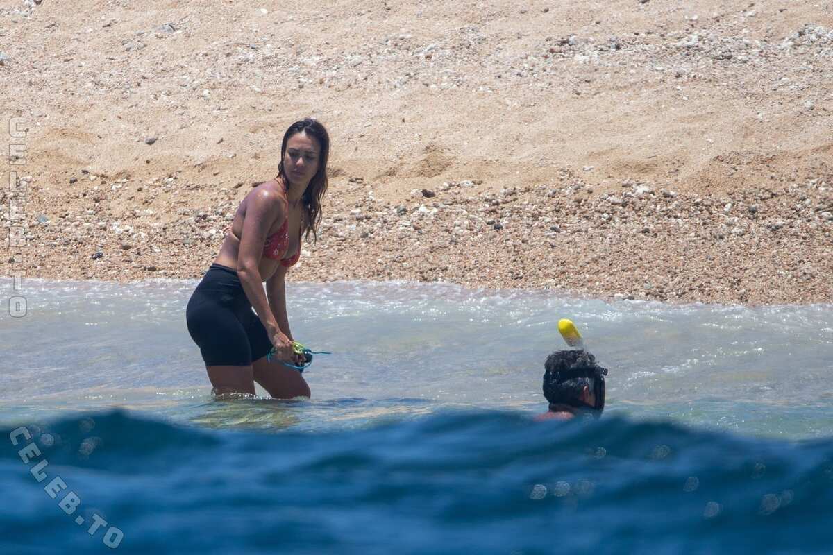 Jessica Alba nude photo 10