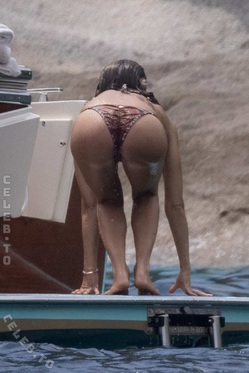 Jessica Alba nude photo 9