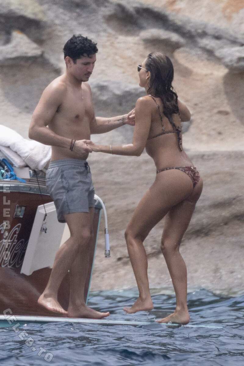 Jessica Alba nude photo 13