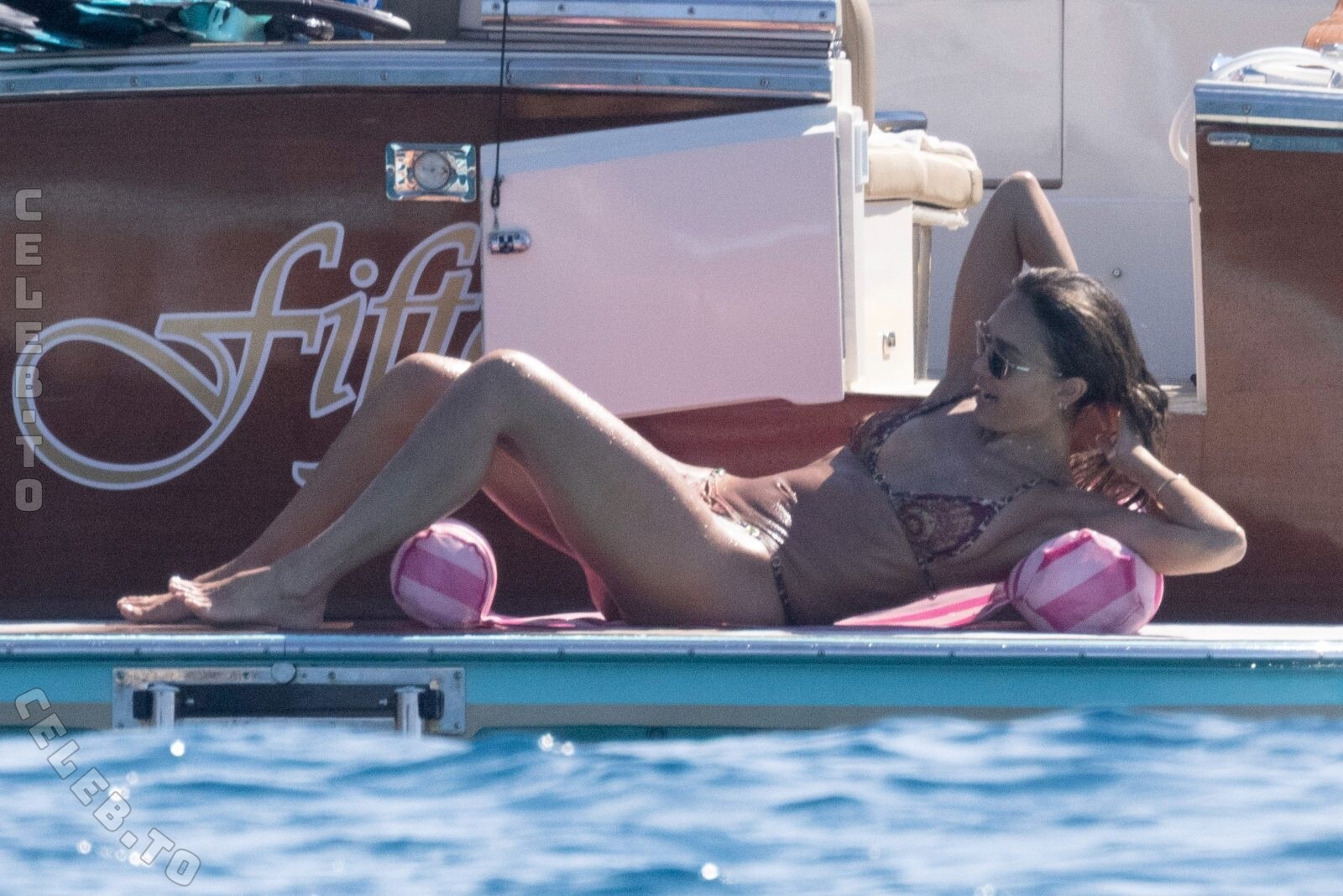 Jessica Alba nude photo 17