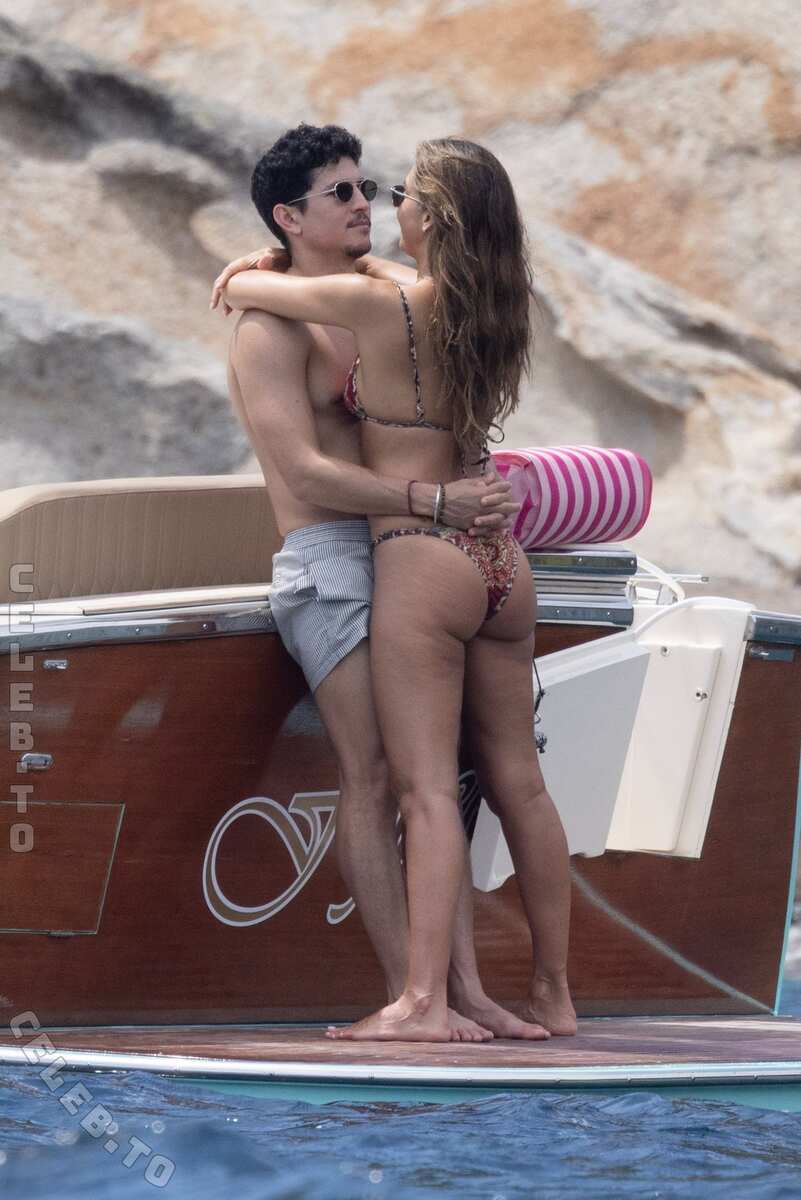 Jessica Alba nude photo 4