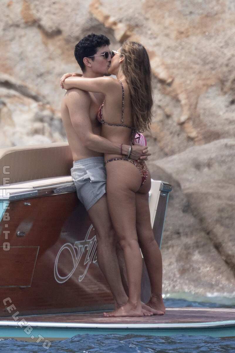 Jessica Alba nude photo 7