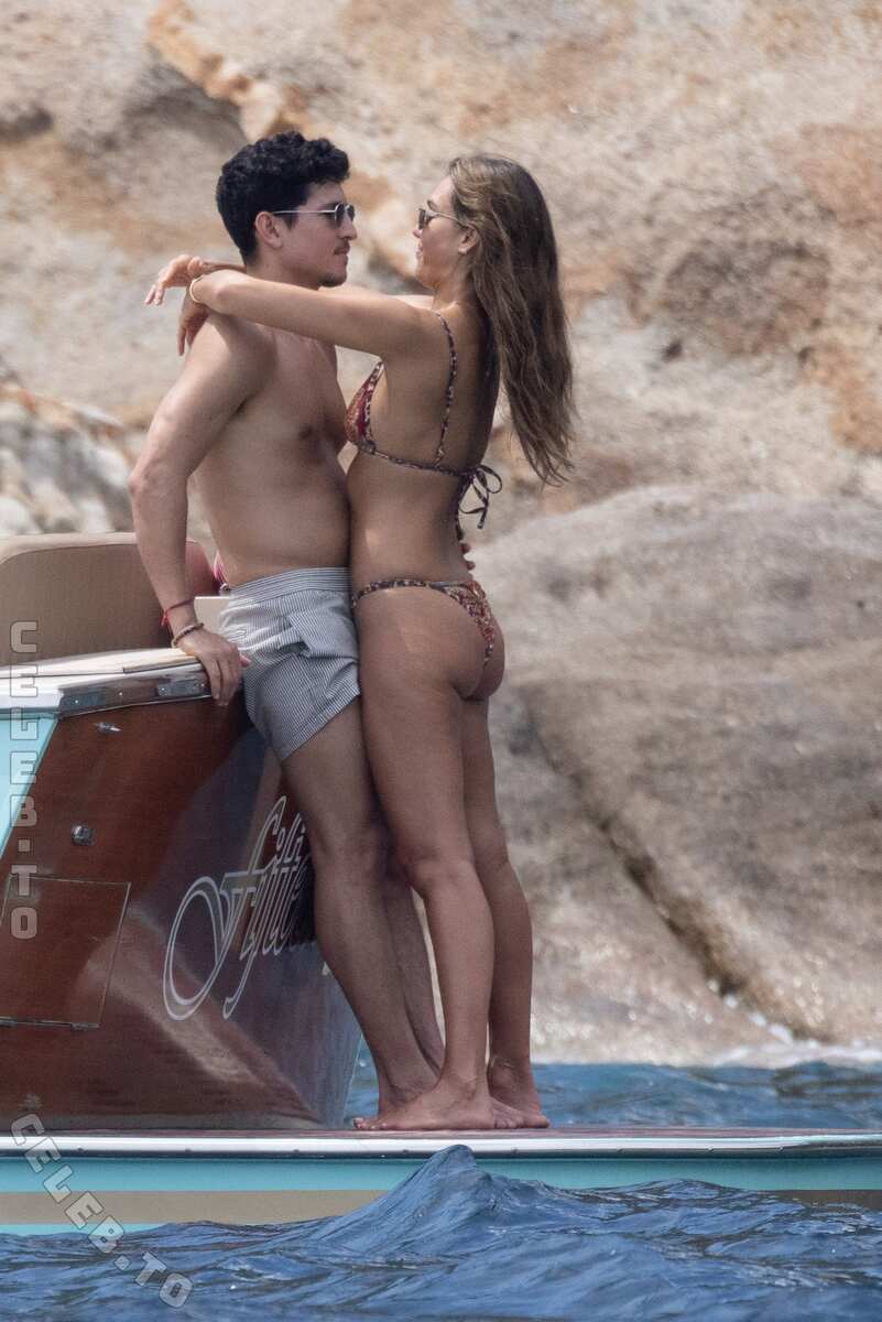Jessica Alba nude photo 9