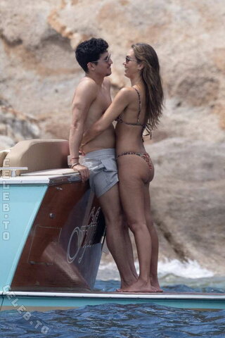 Jessica Alba nude photo 16