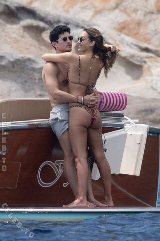 Jessica Alba nude photo 11