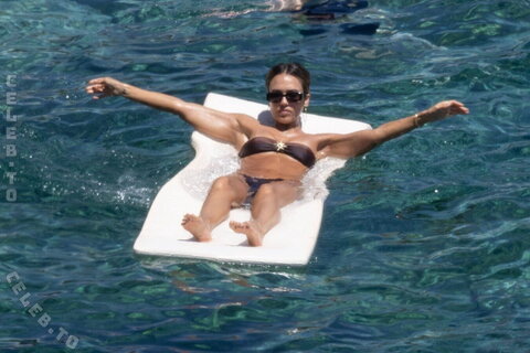 Jessica Alba flaunts her Body and Bare Ass in a tiny Thong Bikini in Italy 07/2026