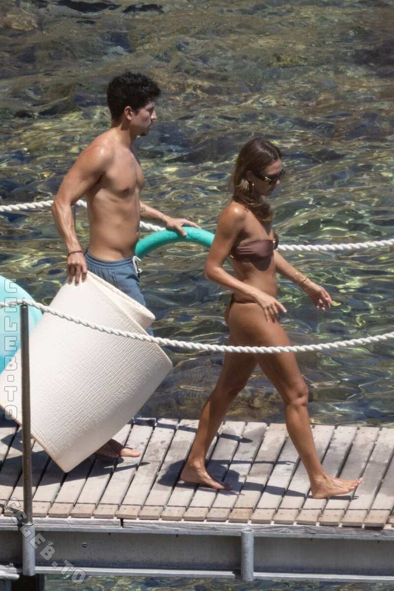 Jessica Alba nude photo 10