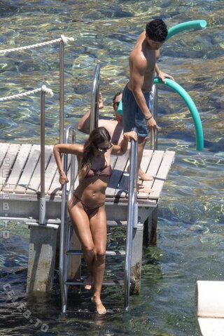 Jessica Alba - Bare Ass in a tiny Thong Bikini in Italy 07/2026 adds to #129