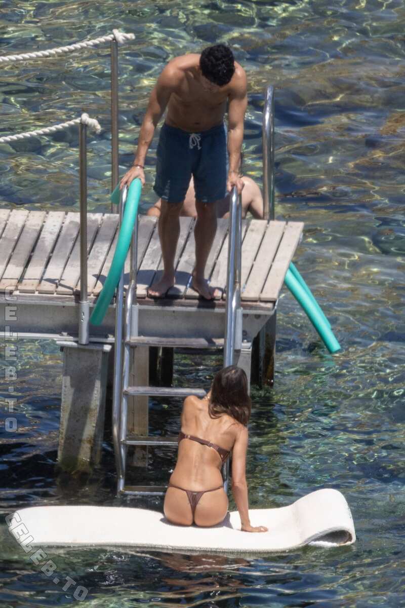 Jessica Alba nude photo 2