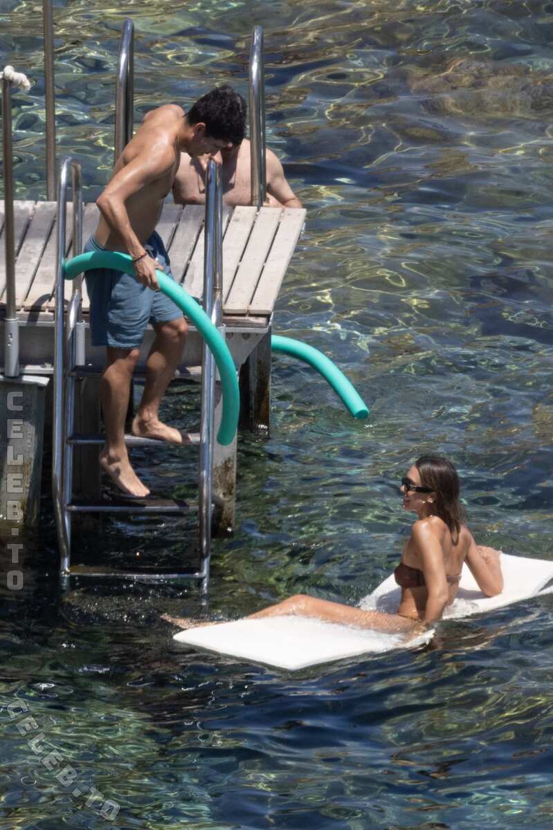Jessica Alba nude photo 3