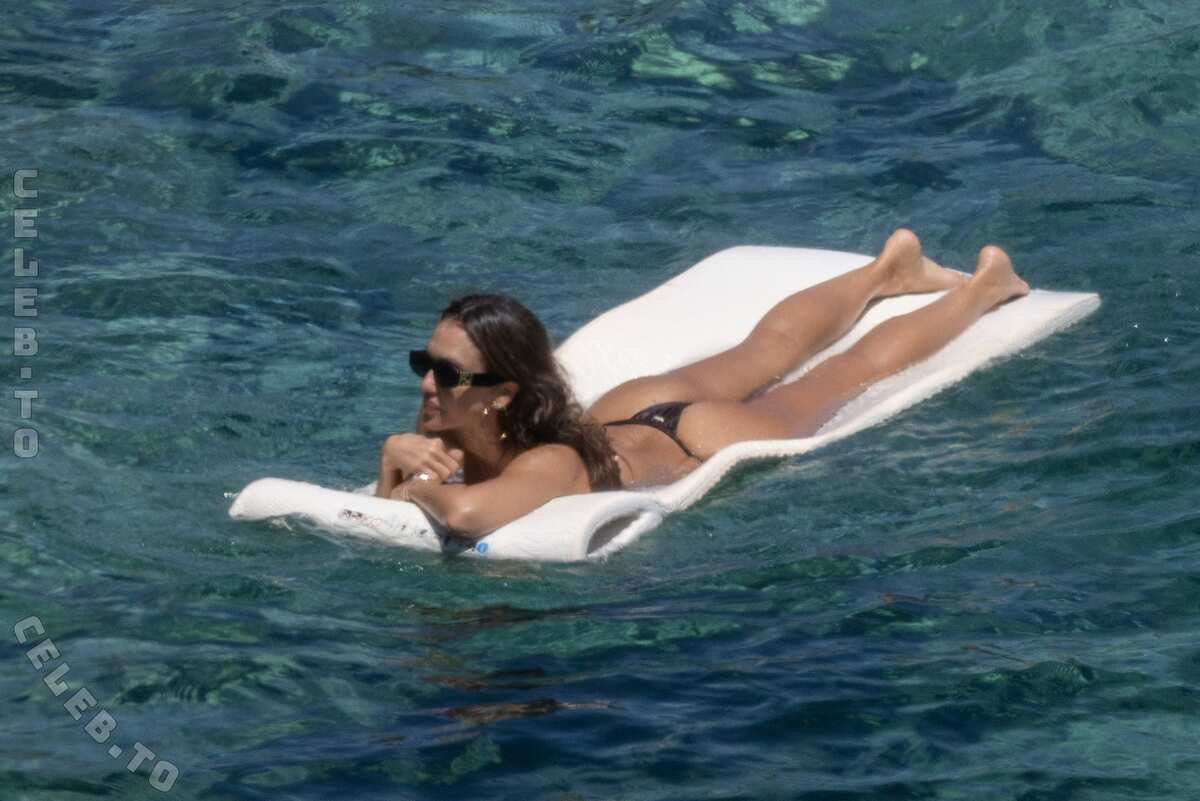 Jessica Alba nude photo 4