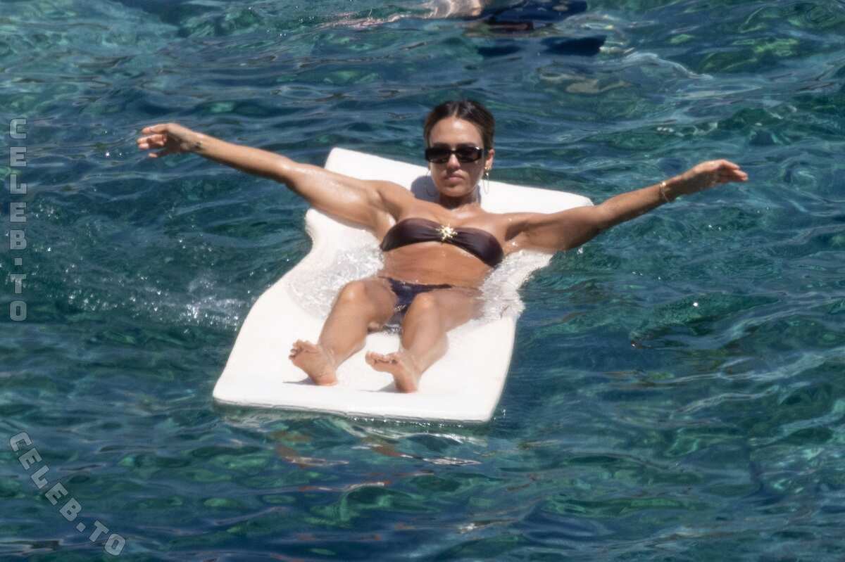 Jessica Alba nude photo 5