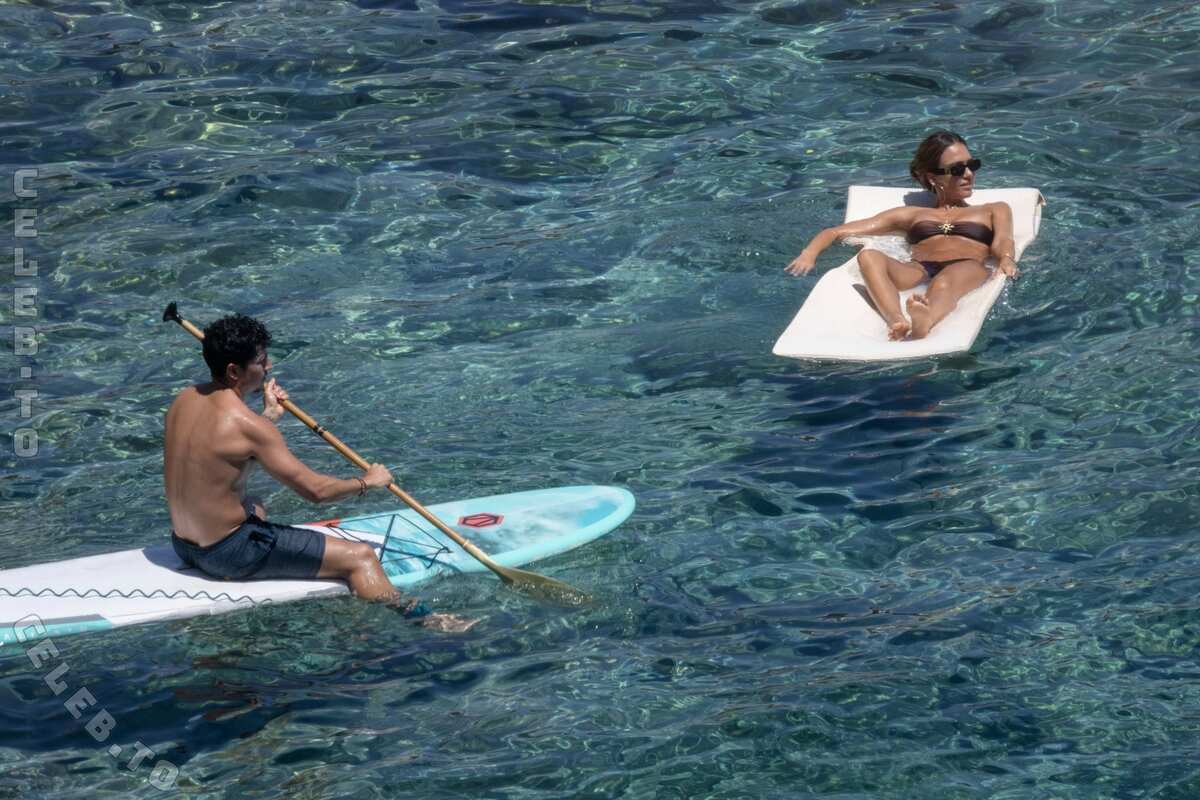 Jessica Alba nude photo 9