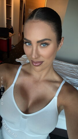 Jessica Hnatyk nude photo 16