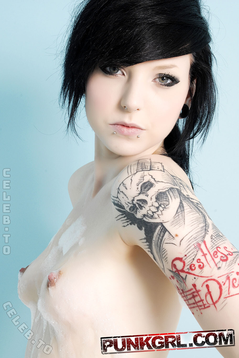 Jessica Messenger nude photo 1