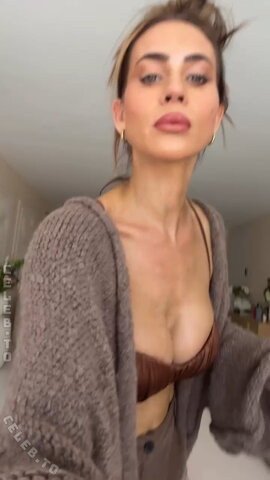 Jessica Paszka nude photo 9
