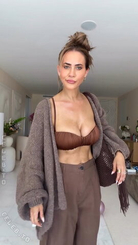 Jessica Paszka nude photo 2