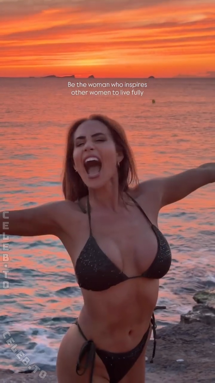 Jessica Paszka nude photo 3