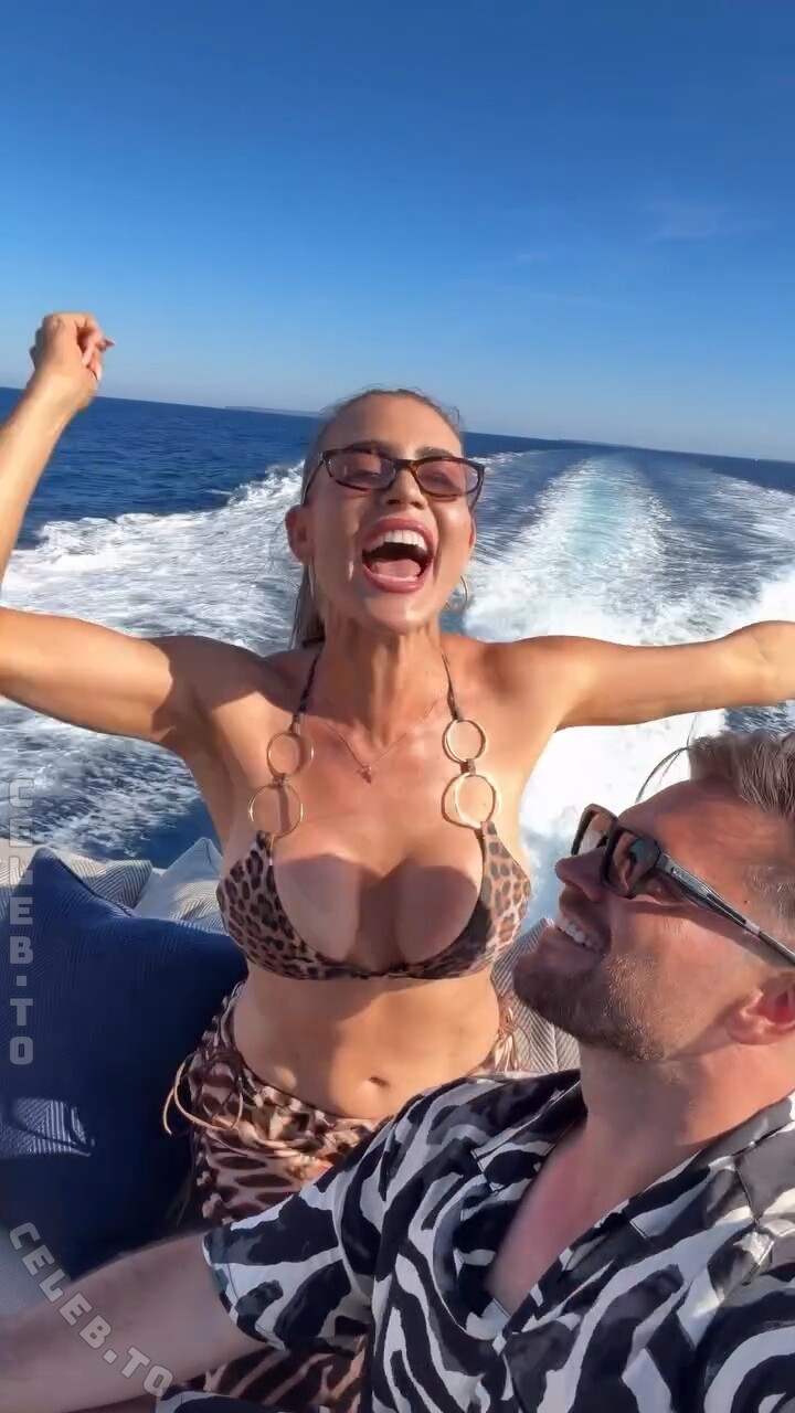 Jessica Paszka nude photo 10