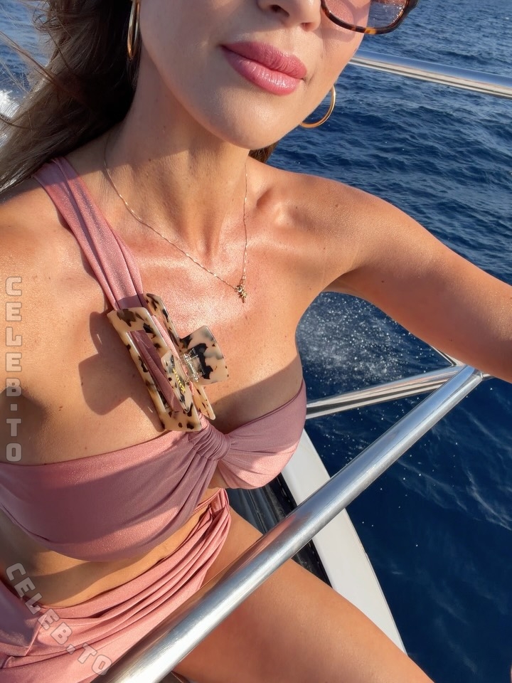 Jessica Paszka nude photo 5