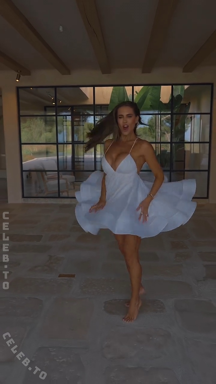 Jessica Paszka nude photo 6