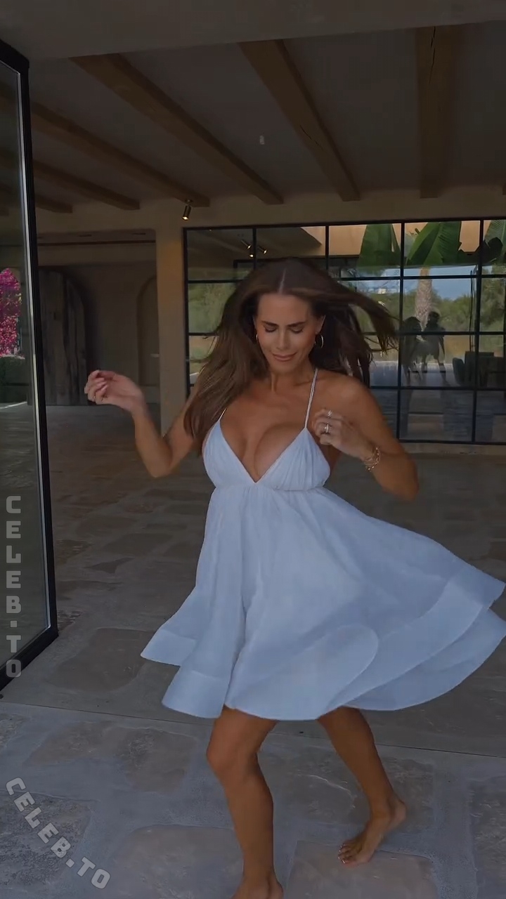 Jessica Paszka nude photo 12