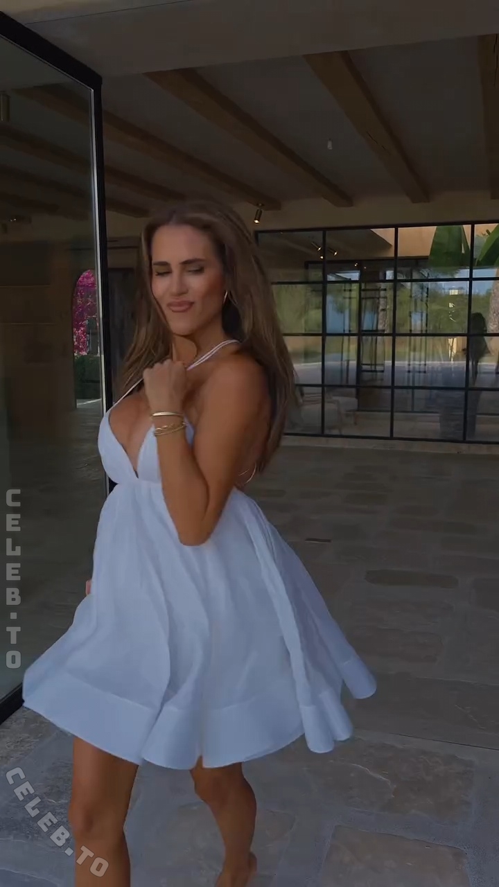 Jessica Paszka nude photo 13