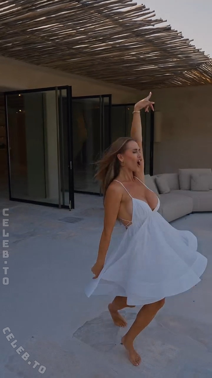 Jessica Paszka nude photo 20