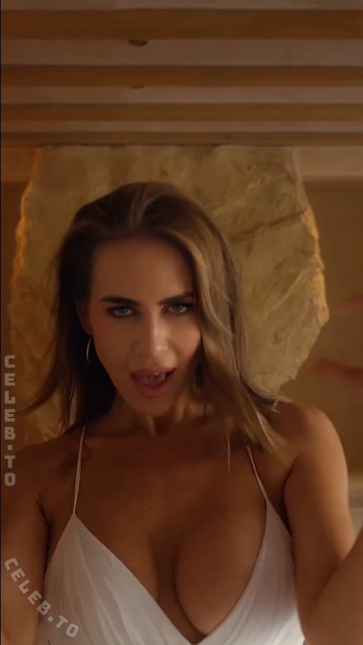 Jessica Paszka nude photo 3