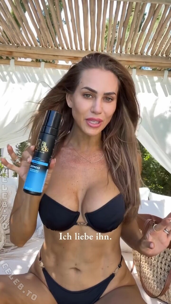 Jessica Paszka nude photo 7