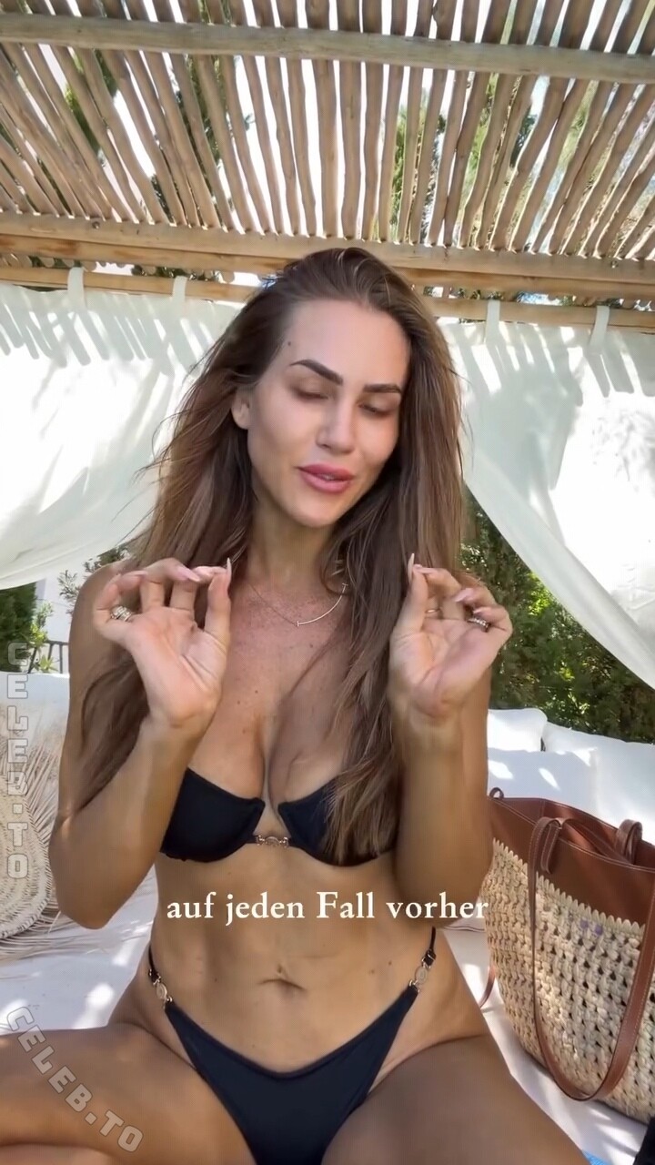 Jessica Paszka nude photo 9
