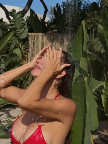 Jessica Paszka nude photo 14